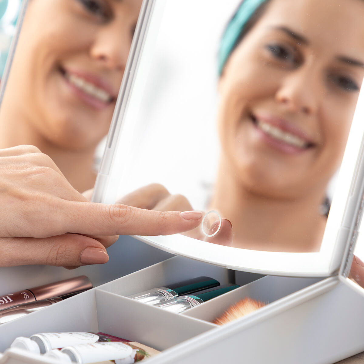 Espejo LED Plegable con Organizador de Maquillaje 3 en 1 Panomir InnovaGoods - Imagen 4