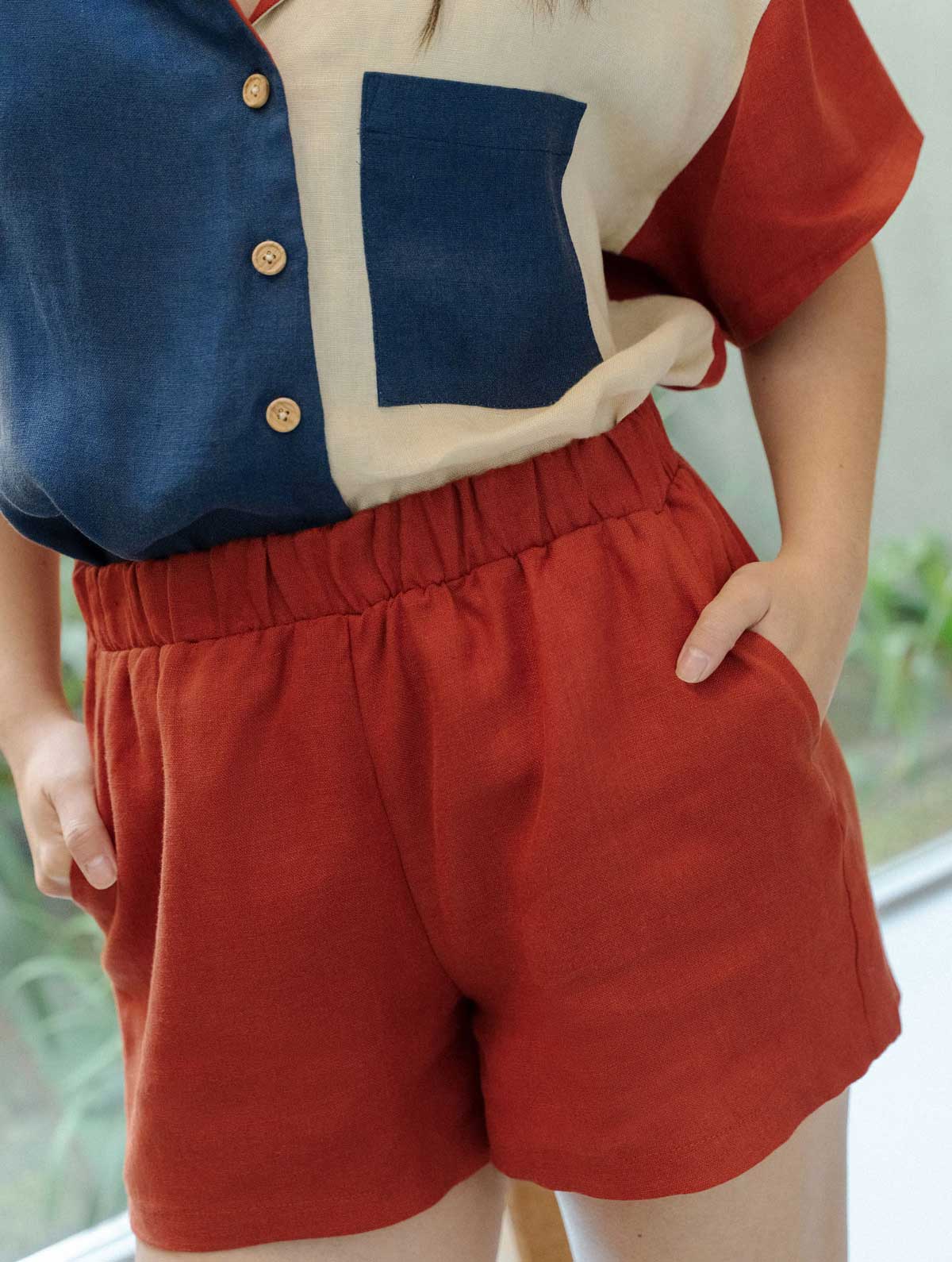 Shorts de lino Vibra color terracota