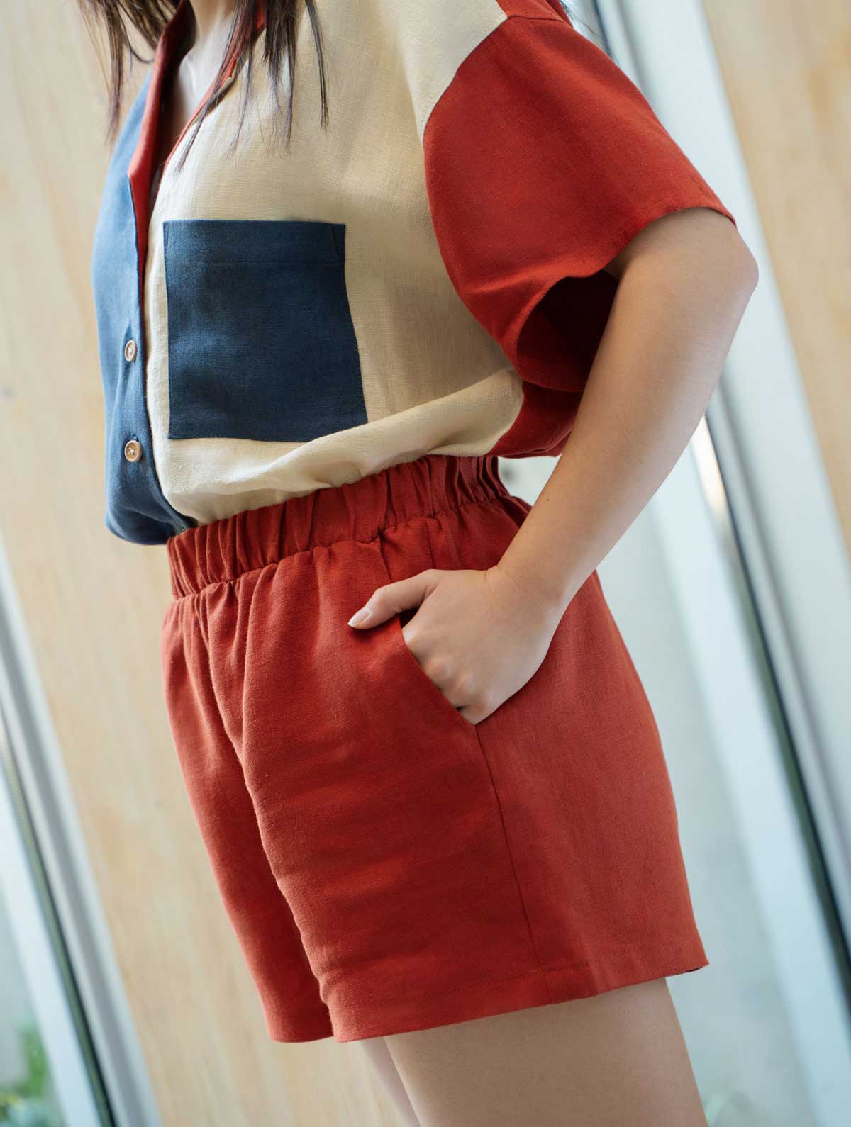 Shorts de lino Vibra color terracota - Imagen 2